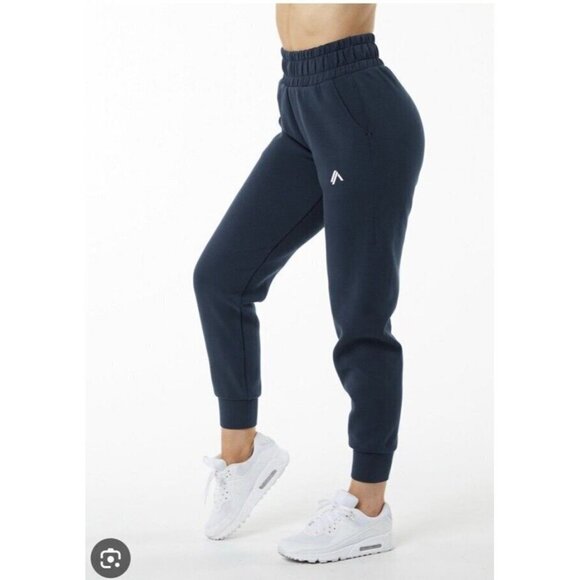 Alphalete Pants - Alphalete Large Women’s ELMTS Relaxed Cuffed Jogger - Navy Blue Small C1
